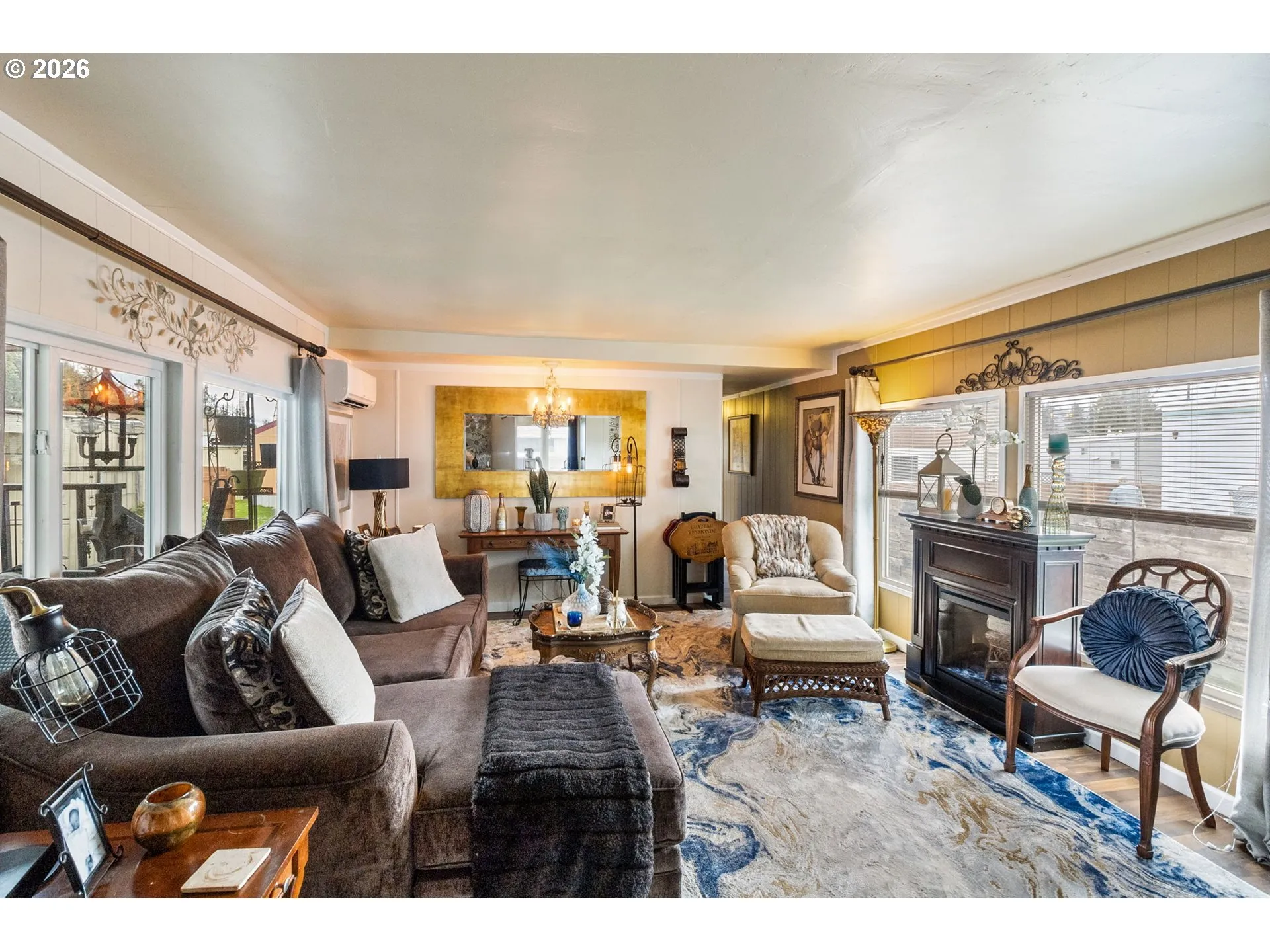 Living Room/Entrance