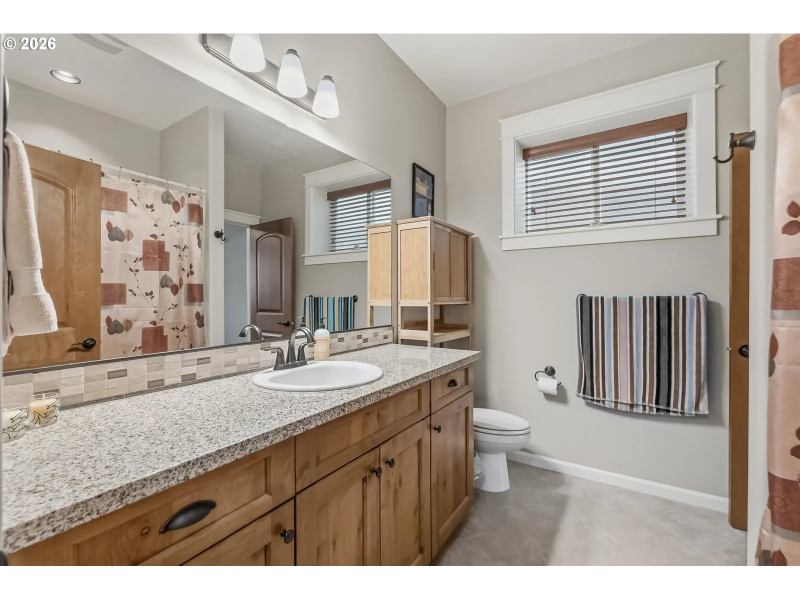 Bathroom, Continental-Lower