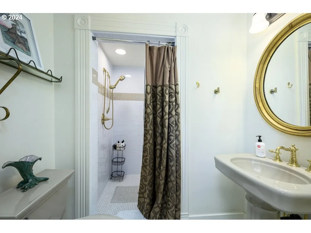En Suite Bathroom