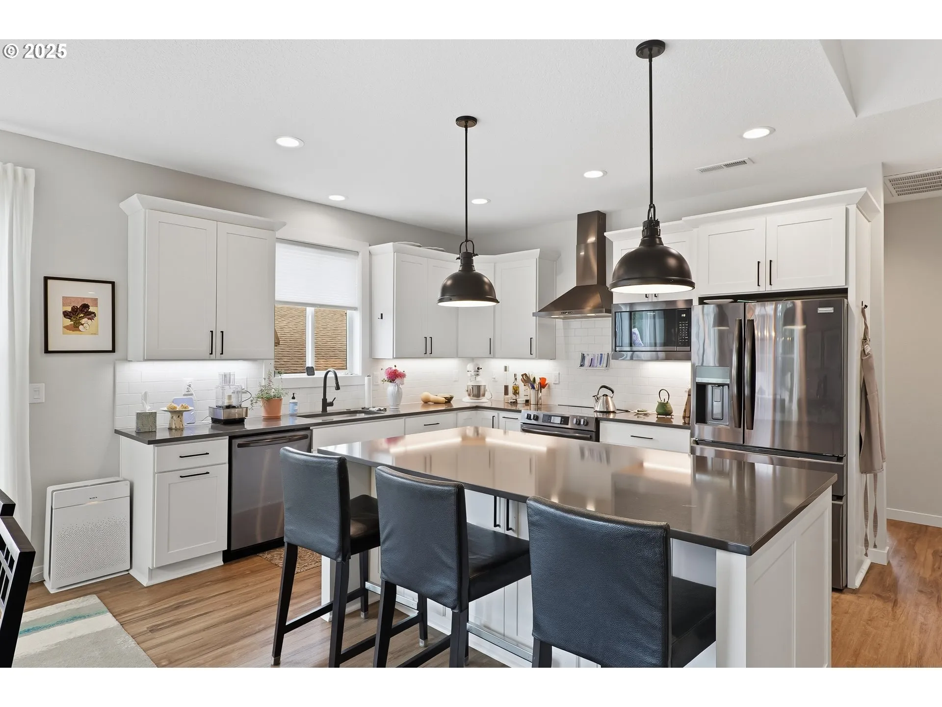 Kitchen-Breakfast Bar