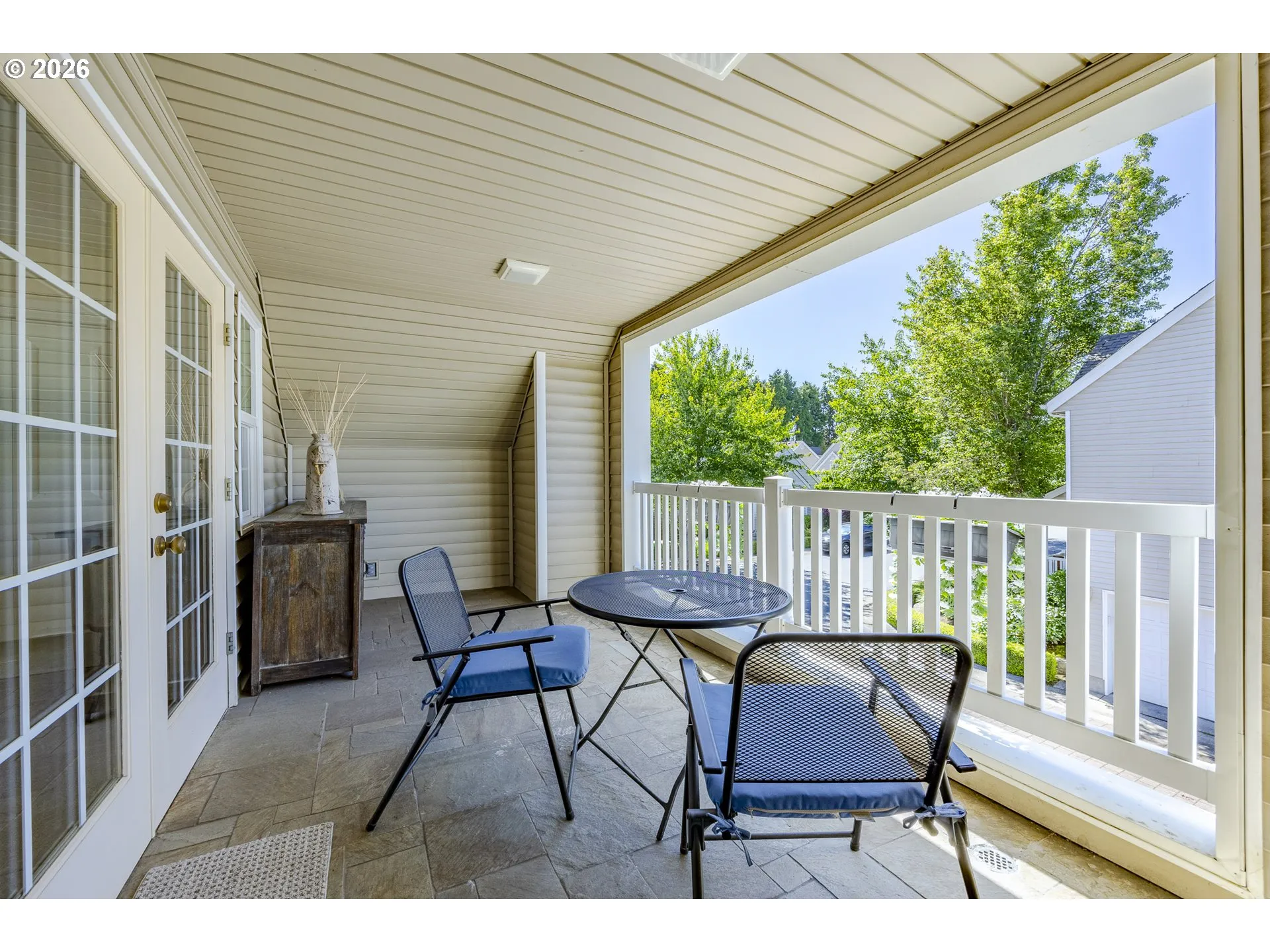Balcony-Covered
