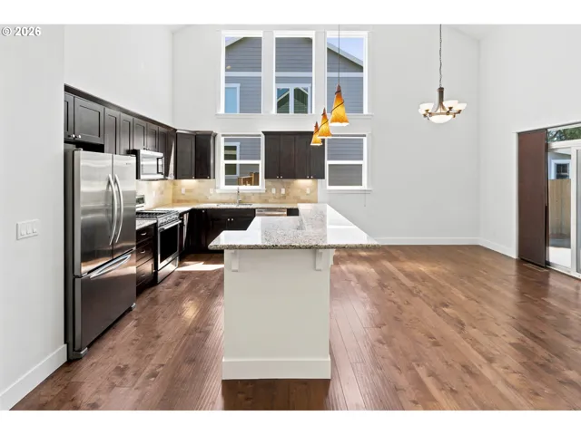 Kitchen/Dining Room-Island