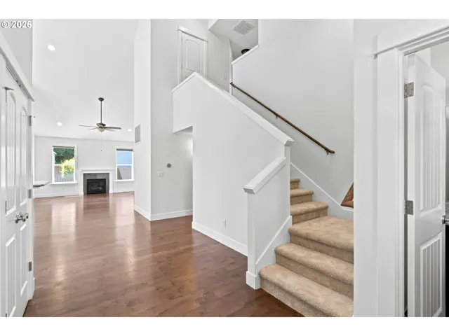 Living Room/Entrance