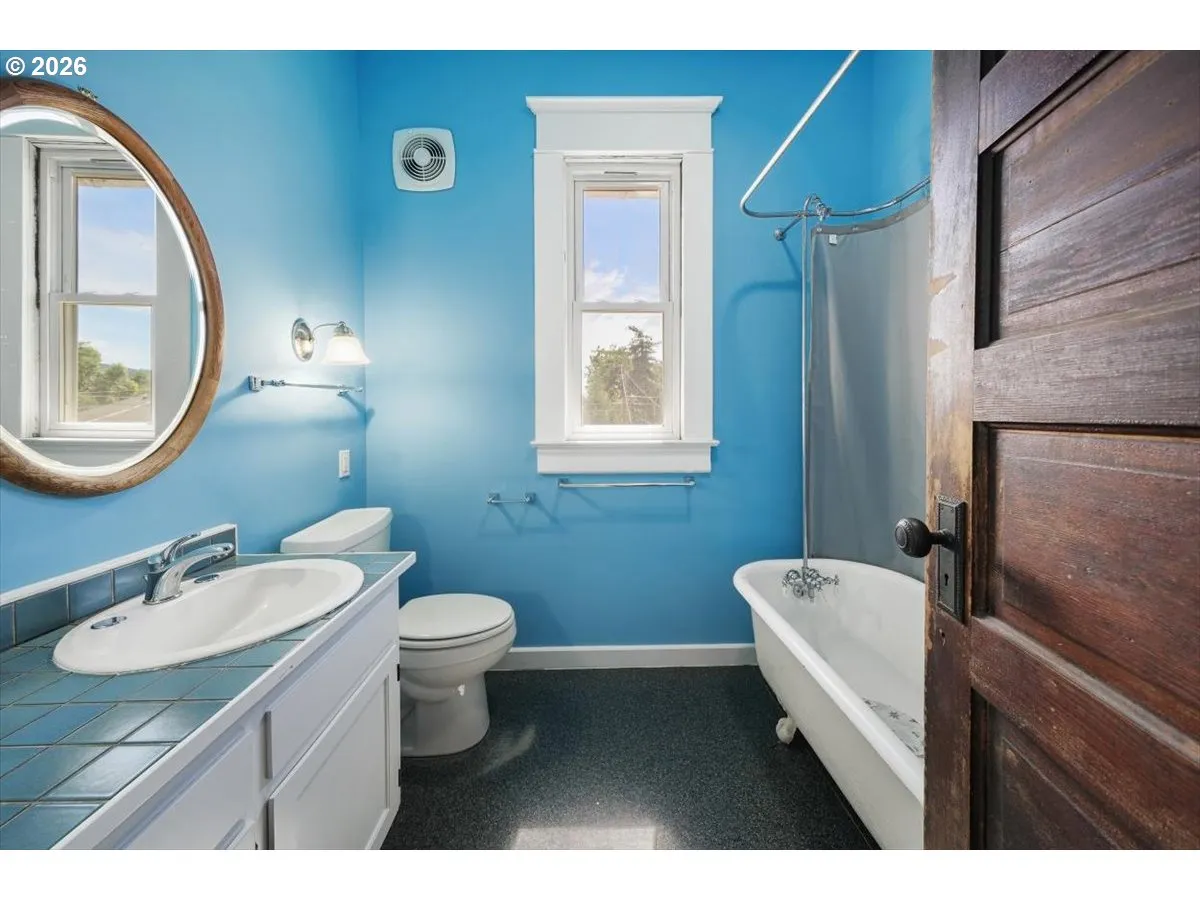 Bathroom-Upper