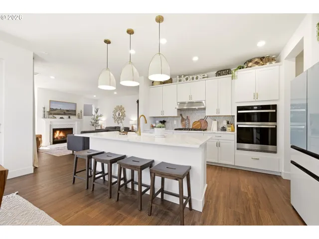 Kitchen-Eating Area