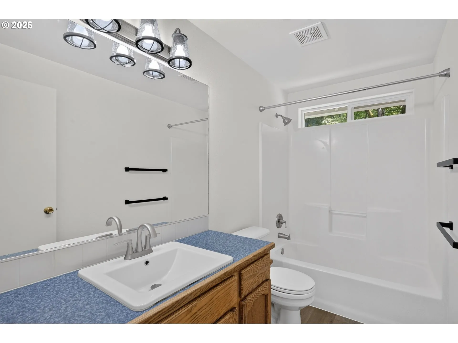 Bathroom-Upper