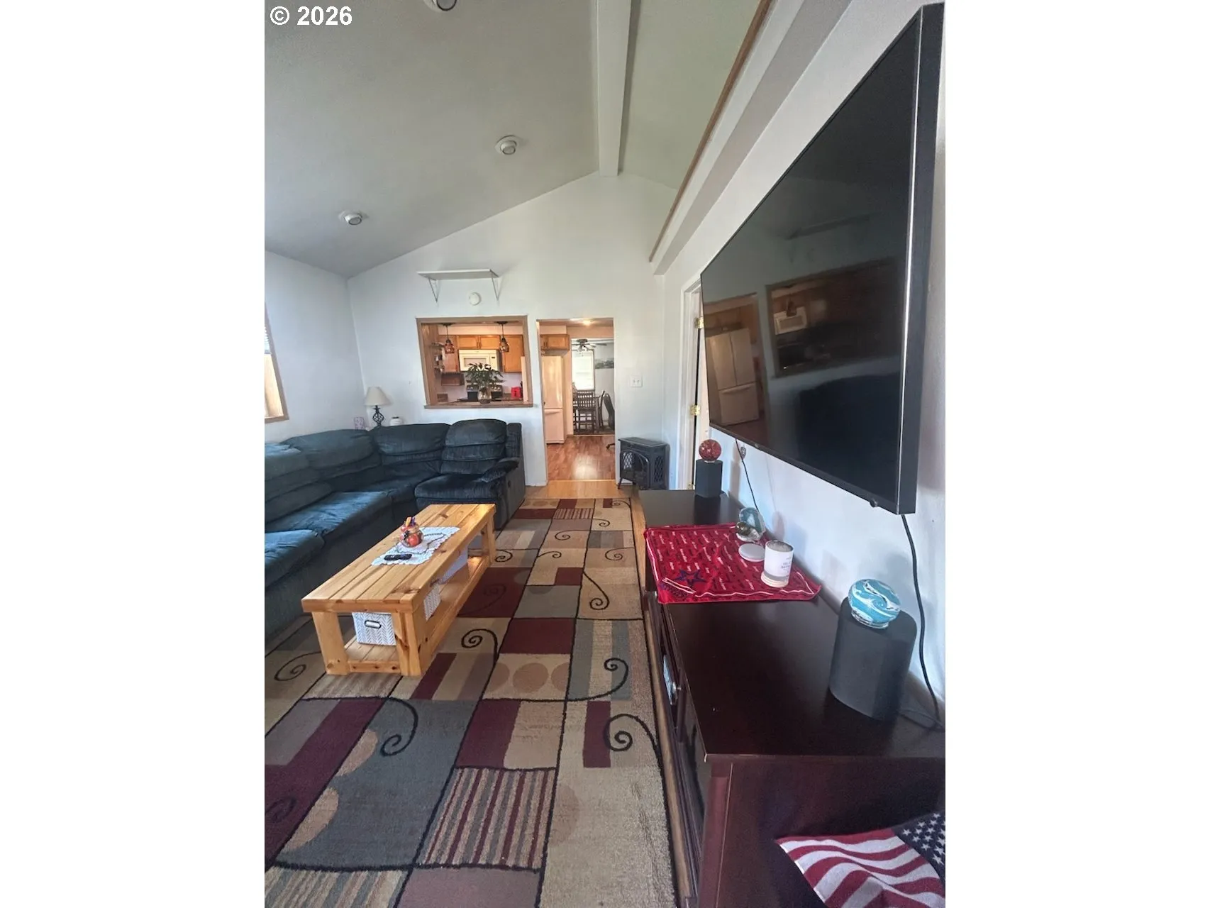 Living Room-Vaulted Ceilings