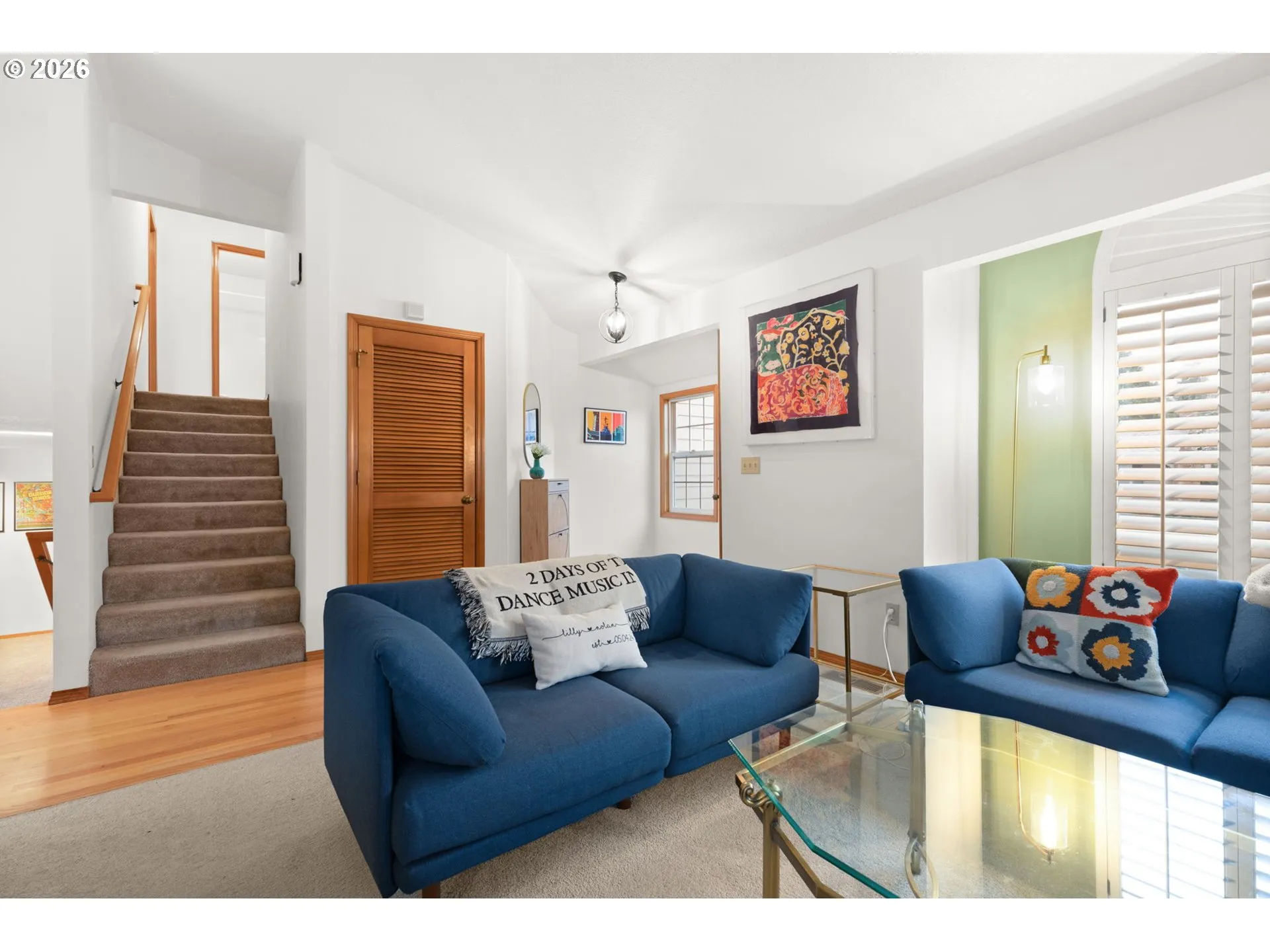 Living Room/Entrance