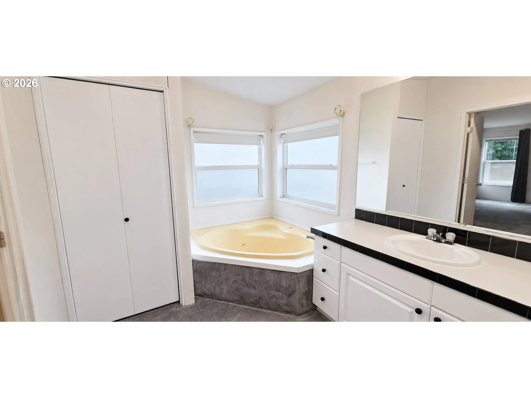 Bathroom, Attached-Garden Tub