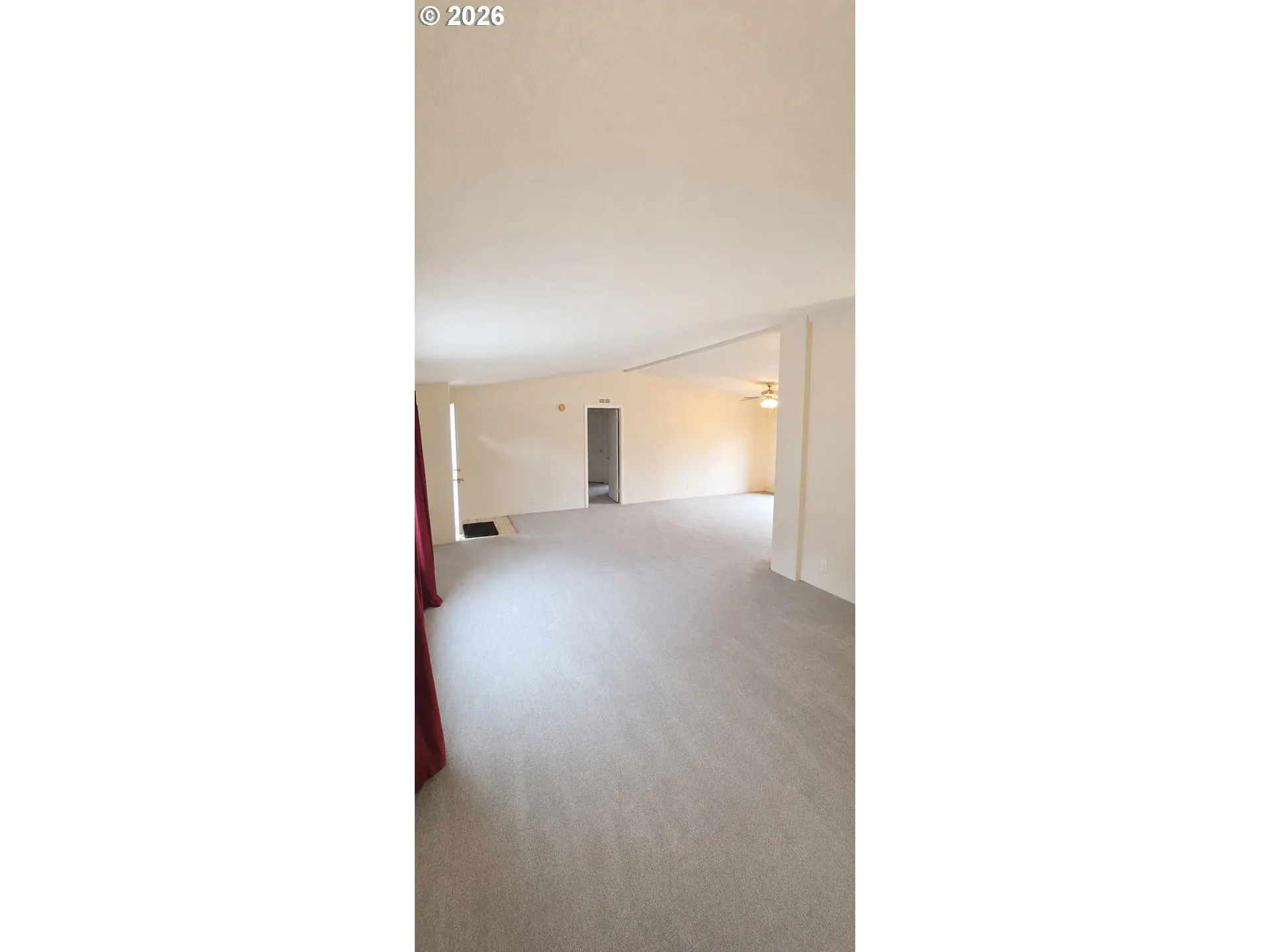 Living Room/Entrance