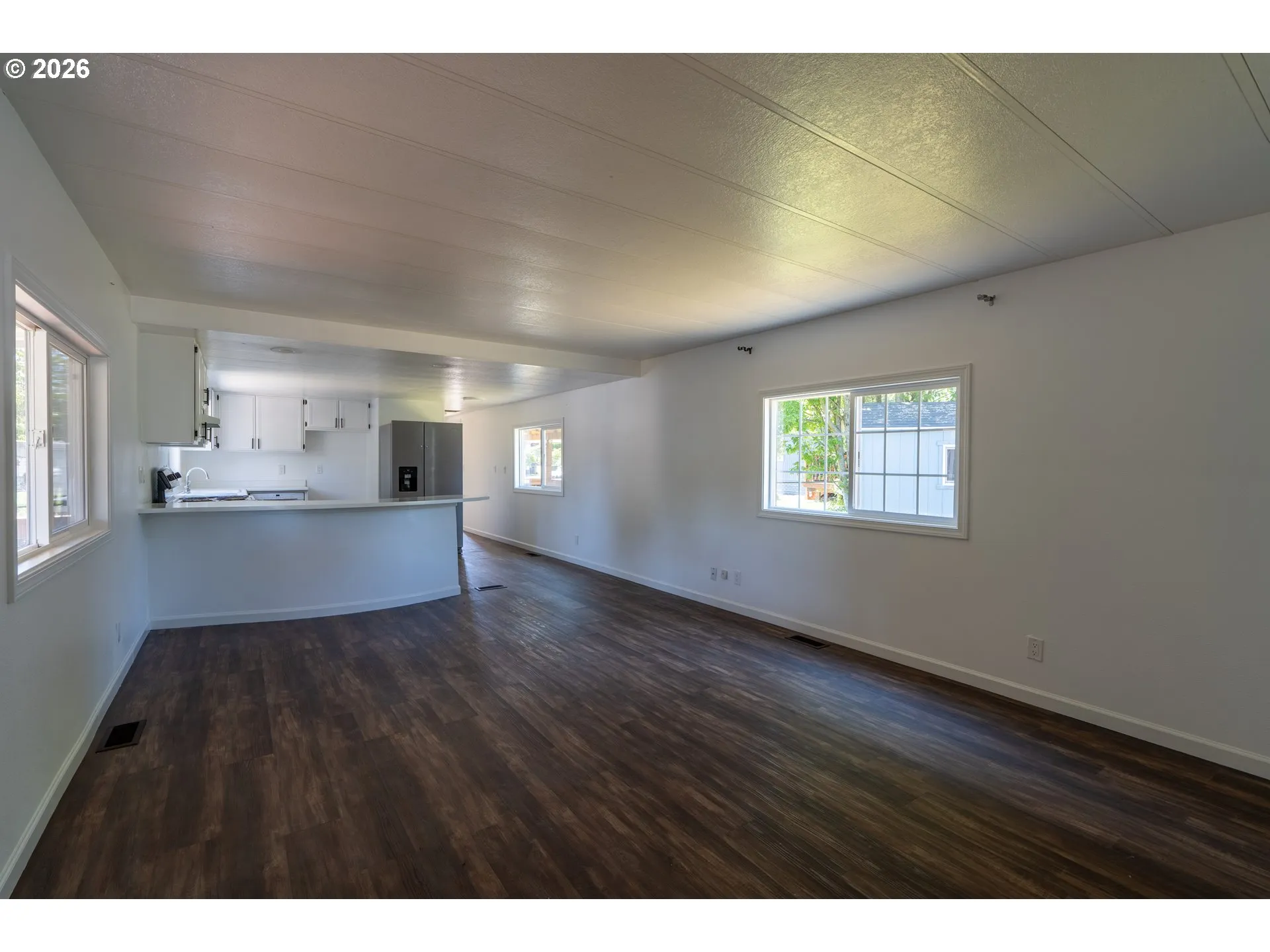 Living Room/Entrance