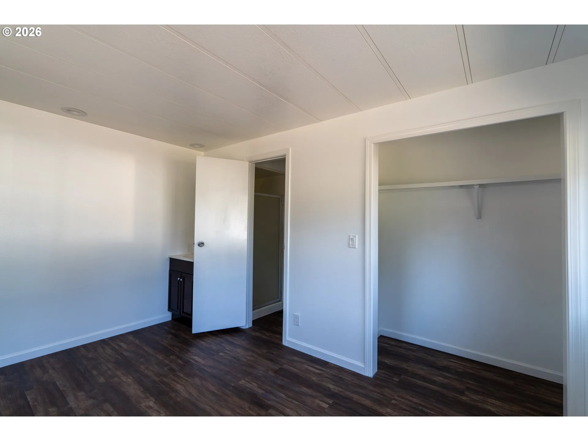 Bedroom, Primary