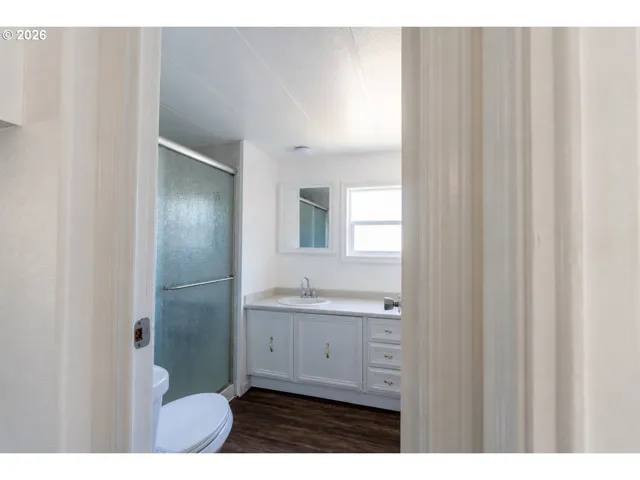 Bathroom-Walk in Shower