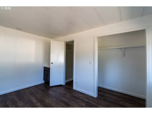 Bedroom, Primary