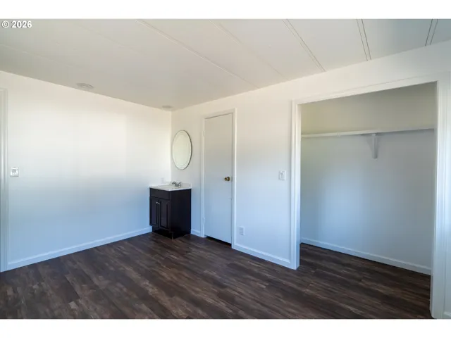 Bedroom, Primary