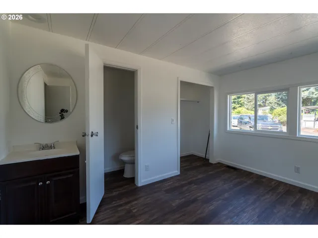 Bedroom, Primary