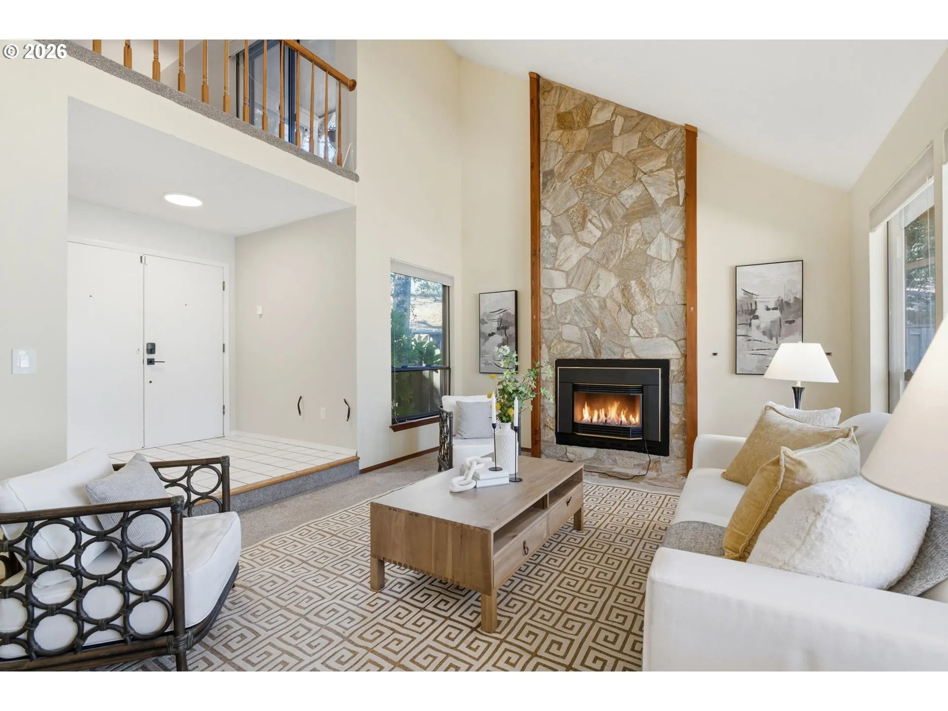 Living Room/Entrance