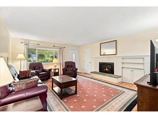 Living Room-Fireplace