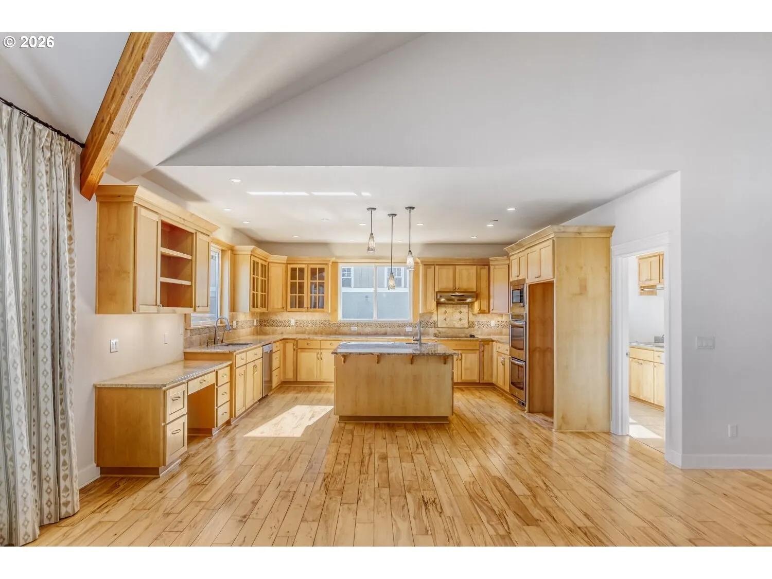 Kitchen-Breakfast Bar