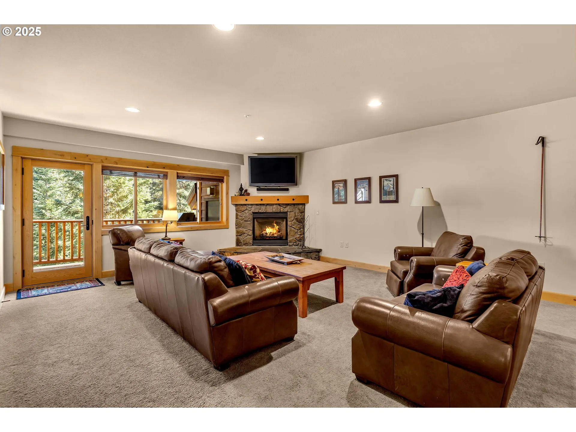 Living Room-Fireplace