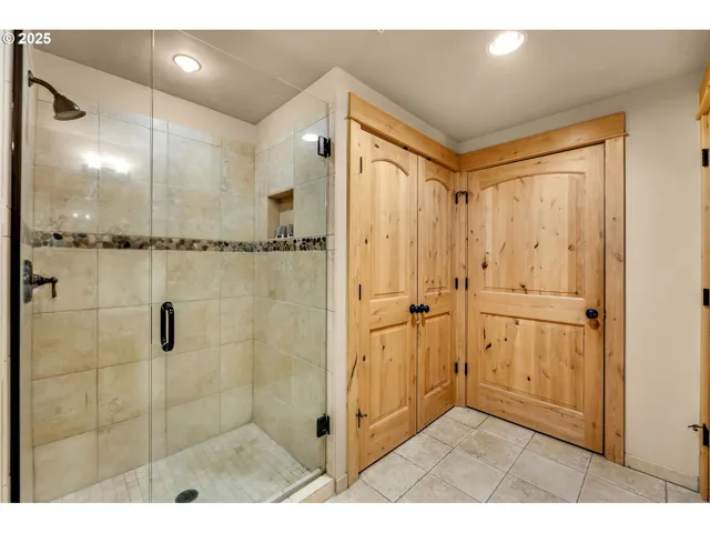 Bathroom-Walk in Shower