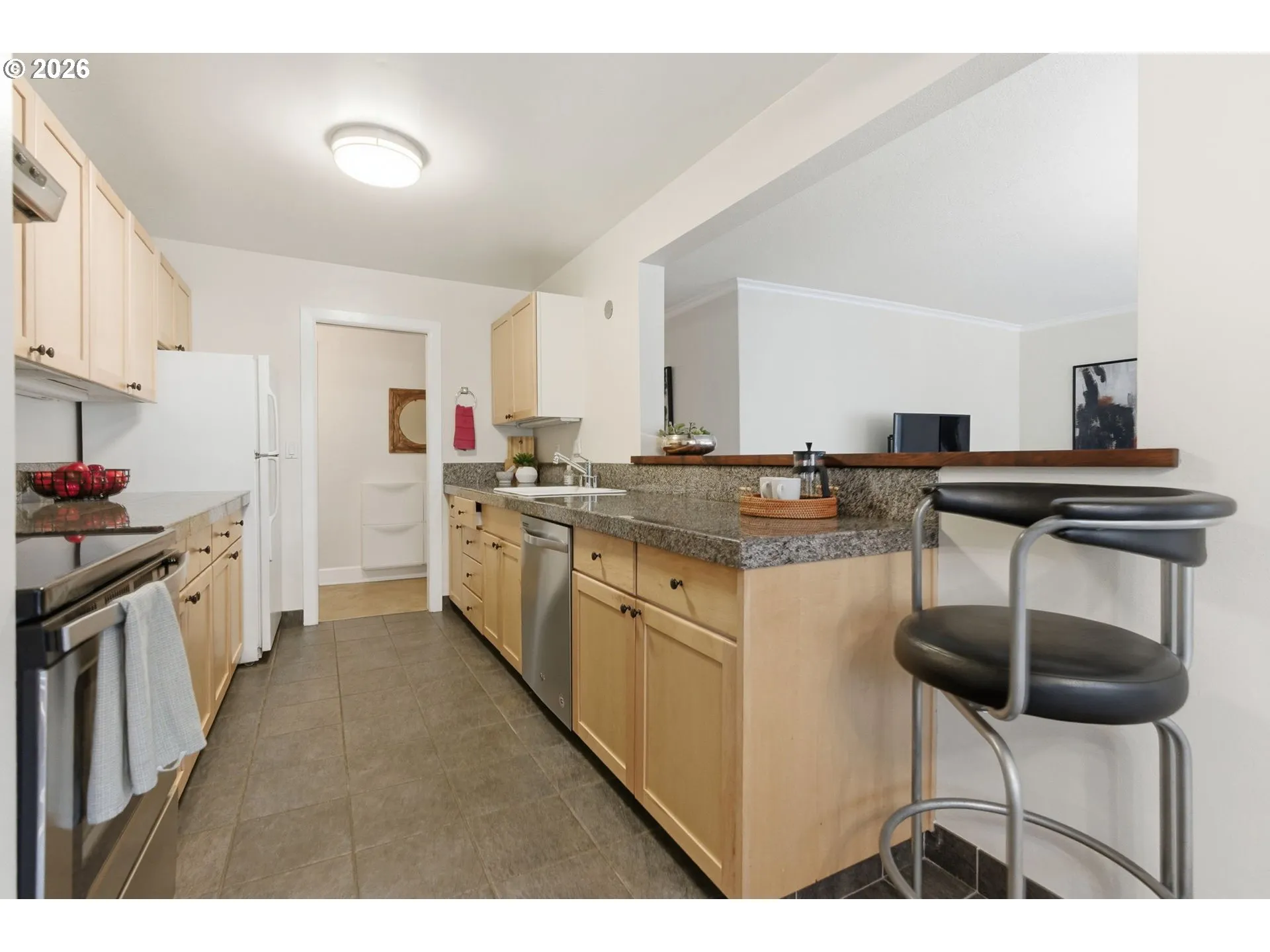 Kitchen-Breakfast Bar