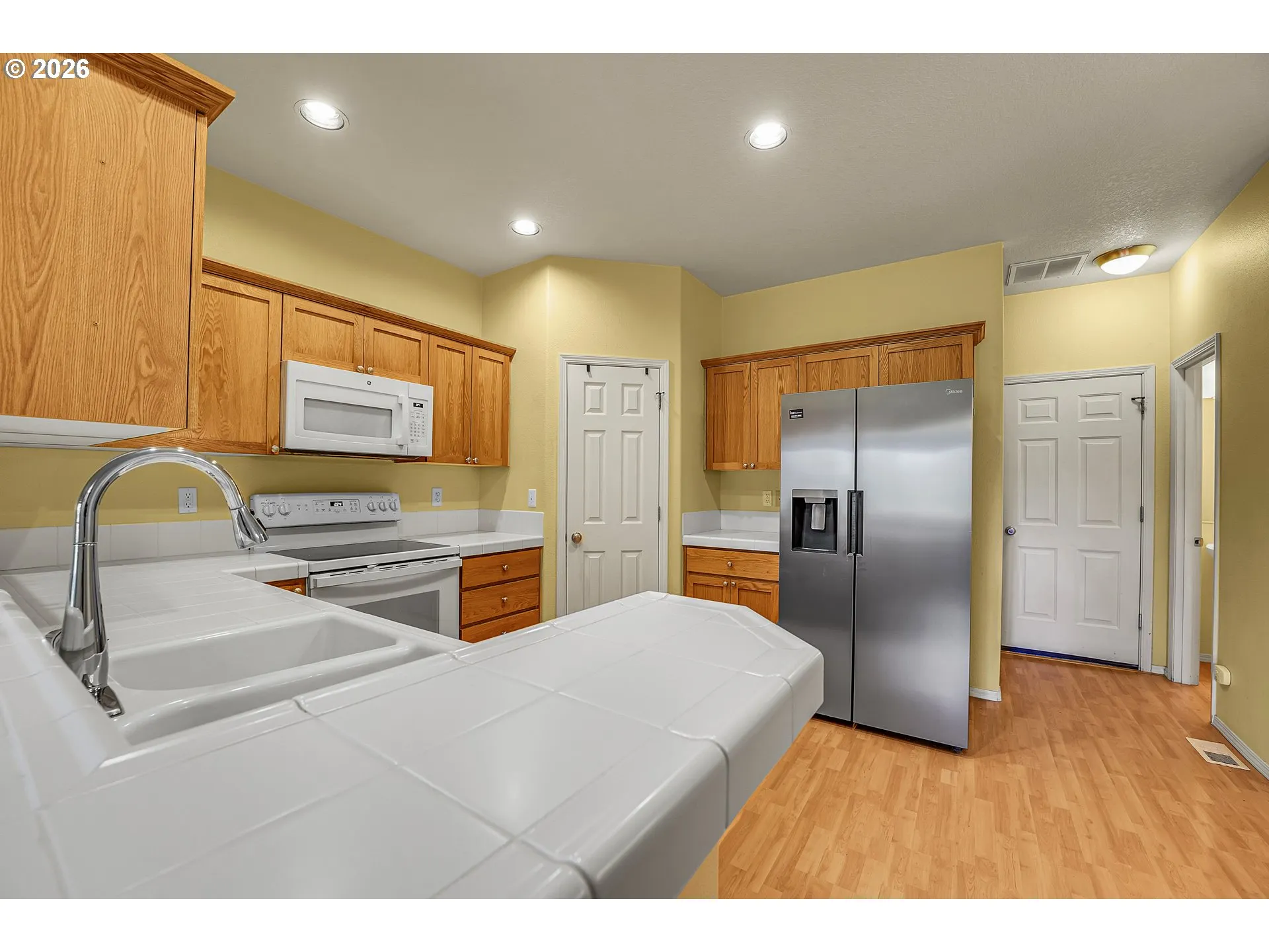 Kitchen-Breakfast Bar