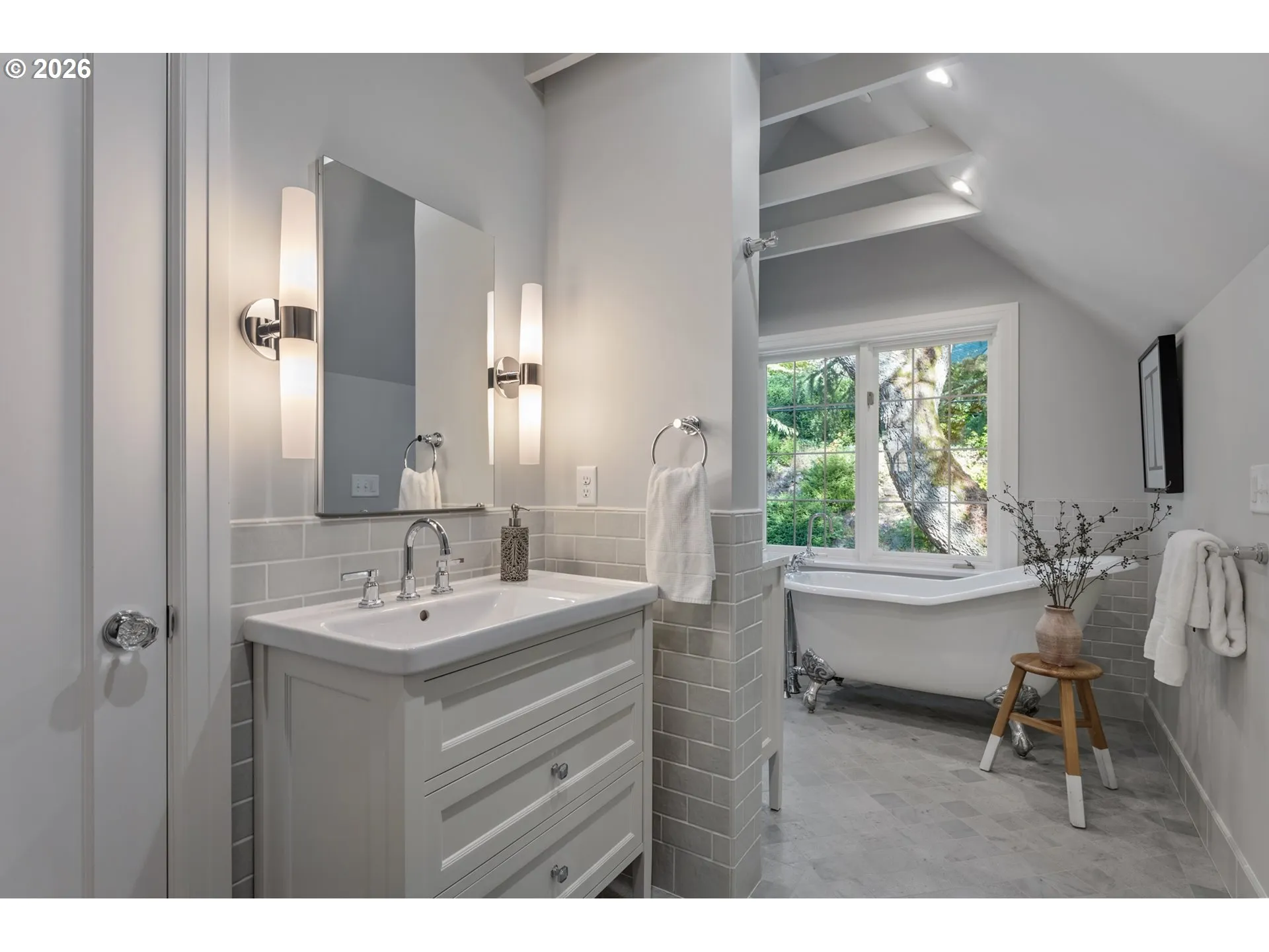 En Suite Bathroom-Upper