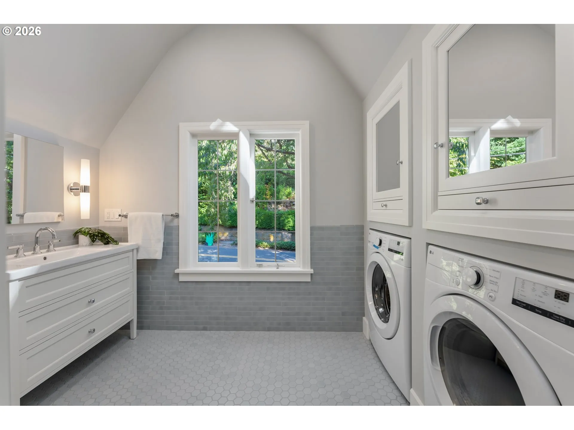 Bathroom-Upper