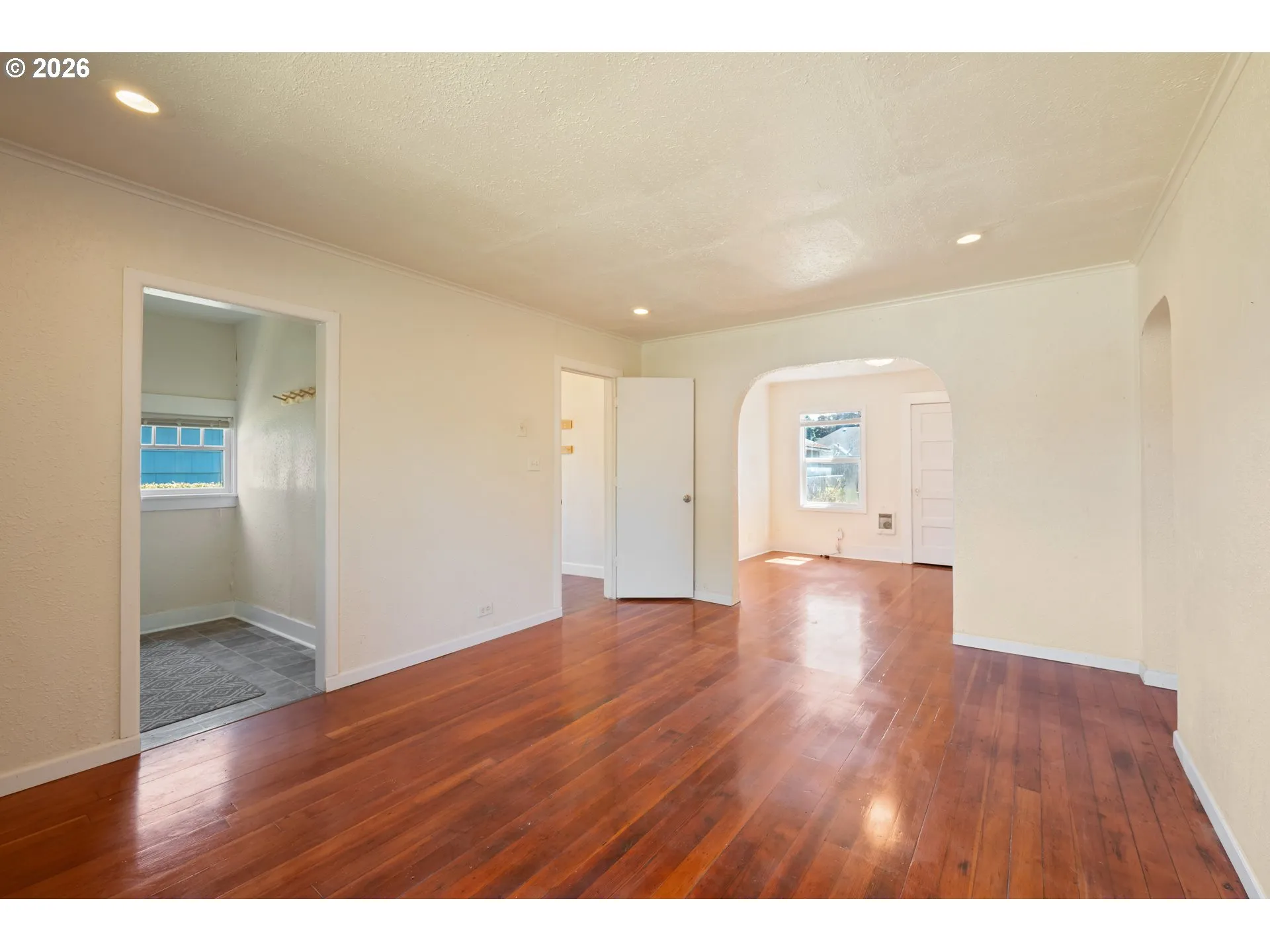 Living Room/Entrance