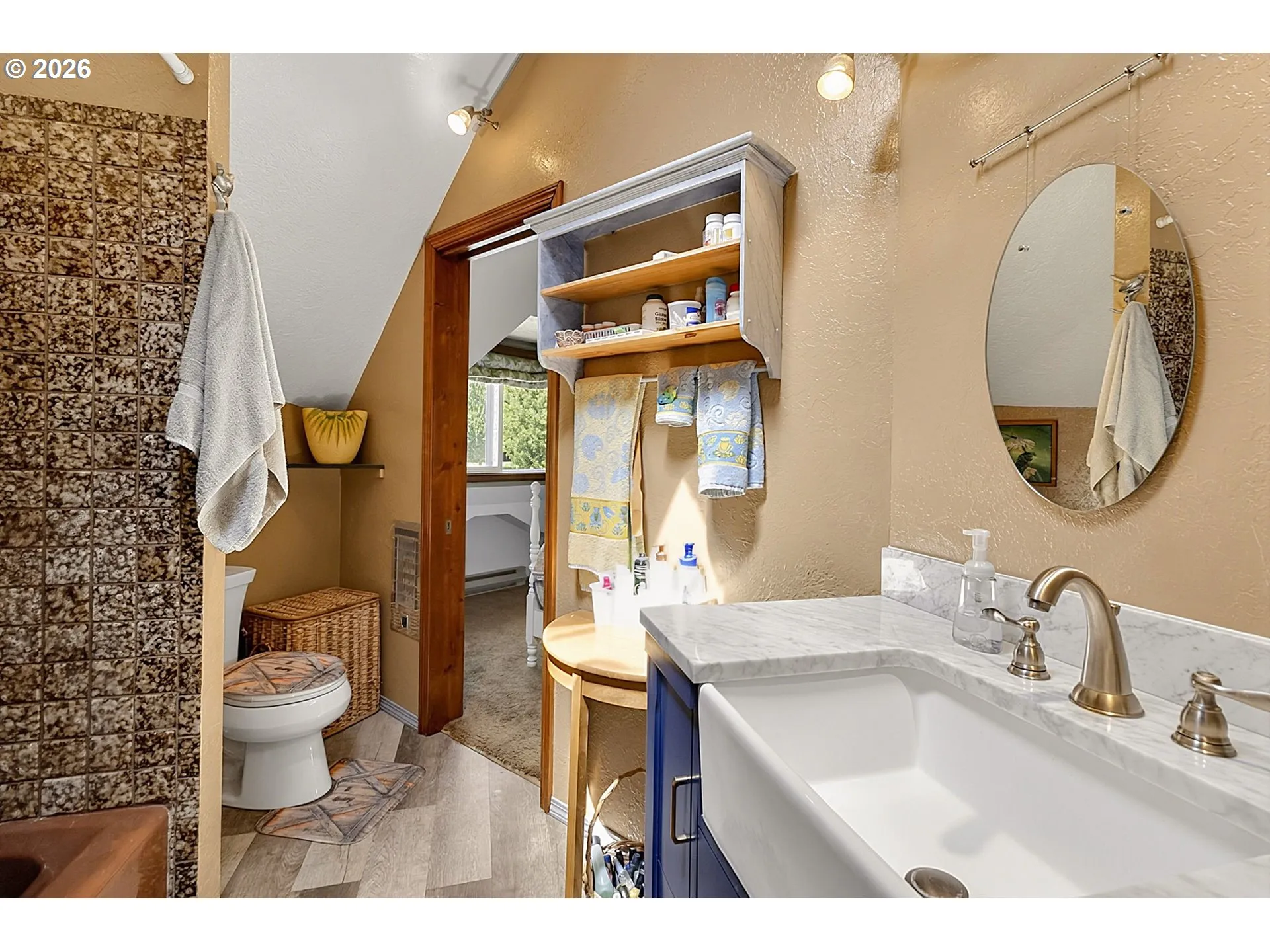 Bathroom-Upper