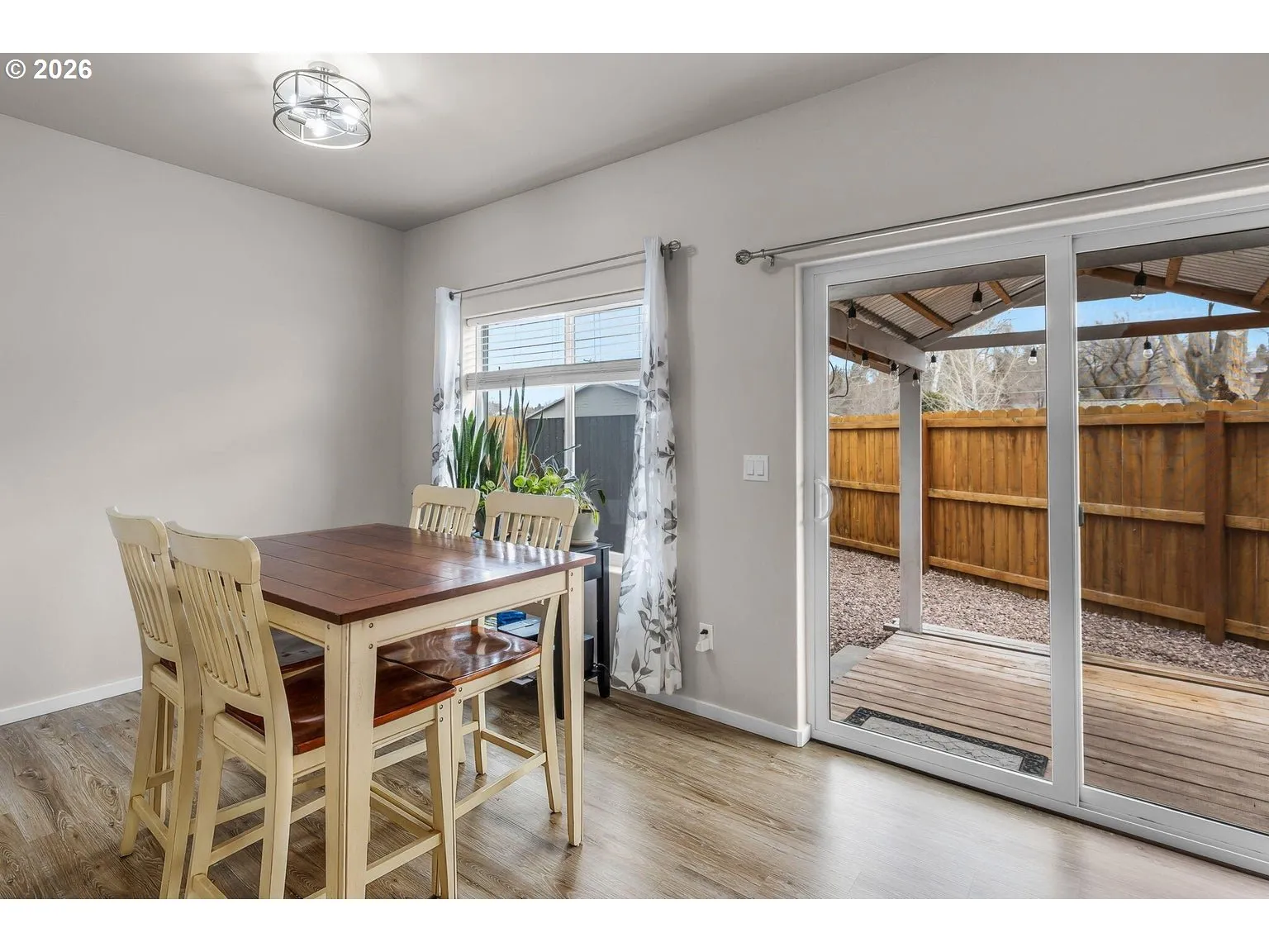 Dining Area-Wide Angle/Fisheye