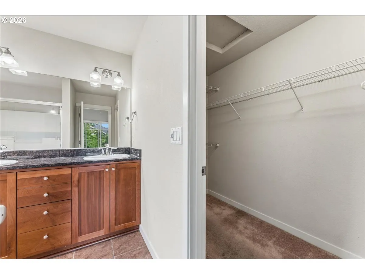 Bedroom, Owner's Suite-Walk-In Closet