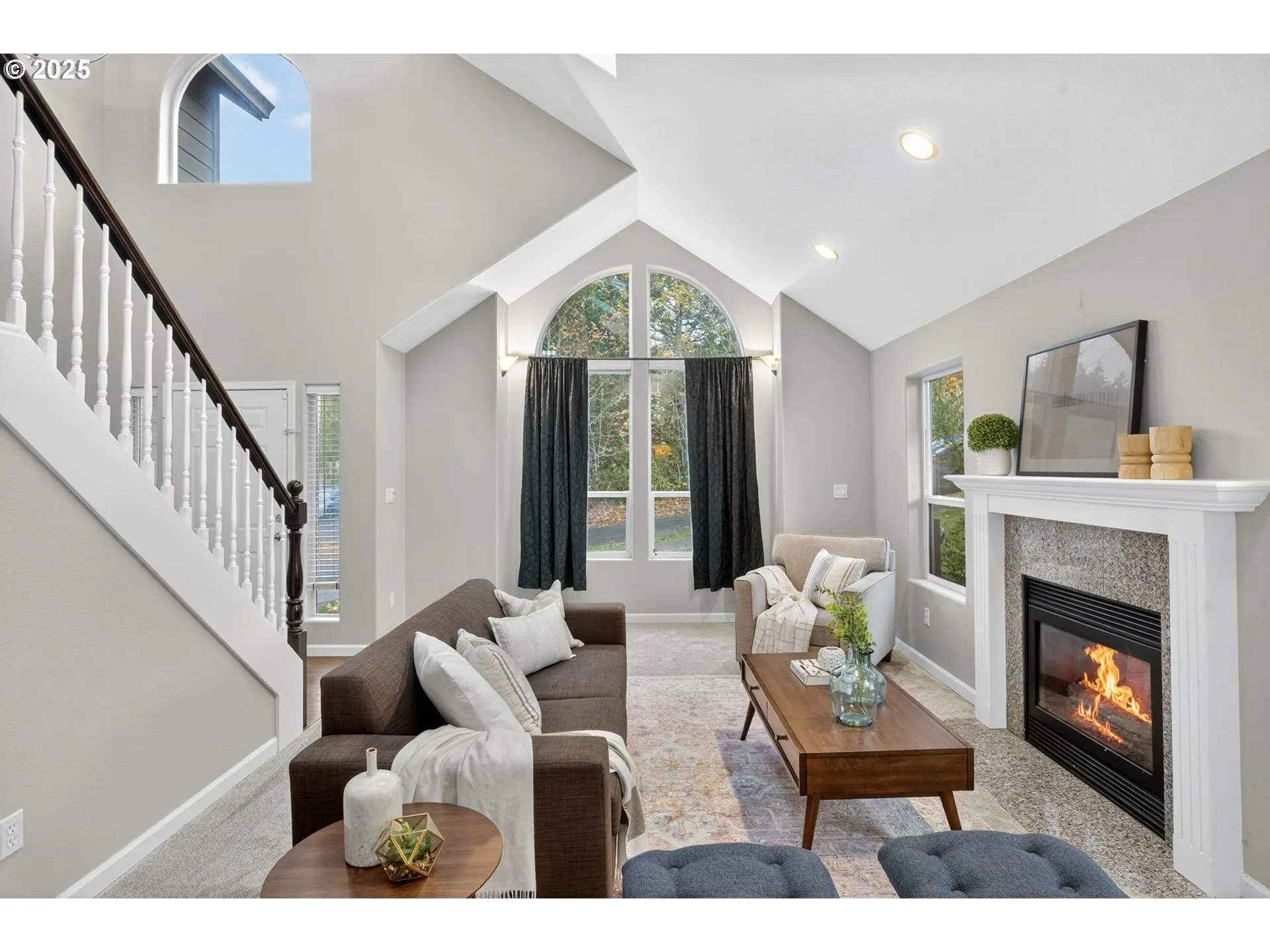 Living Room/Entrance