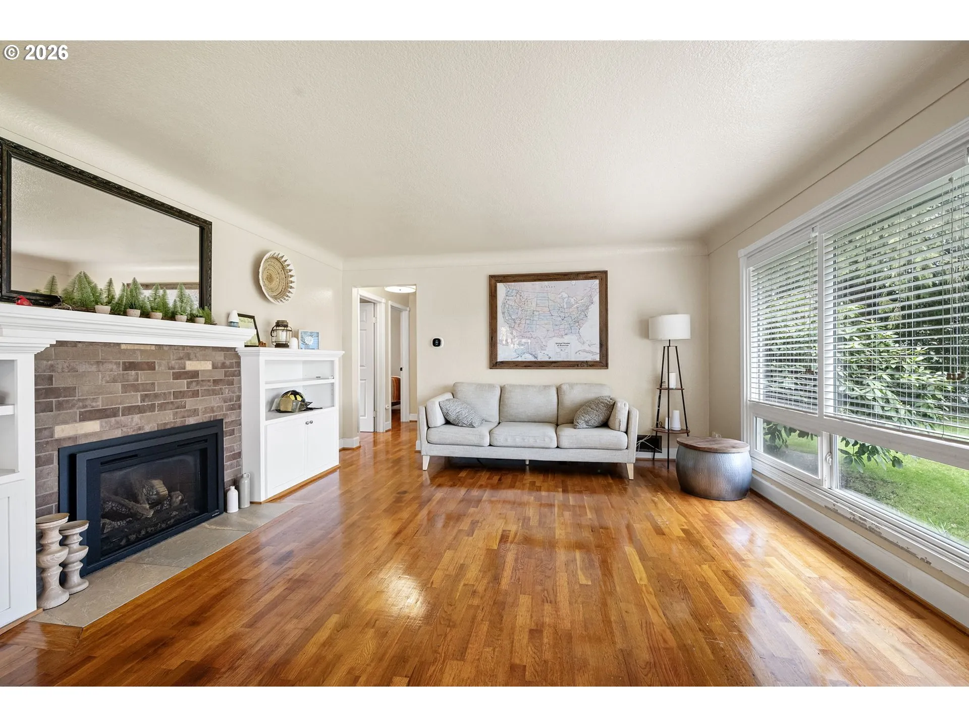 Living Room-Fireplace