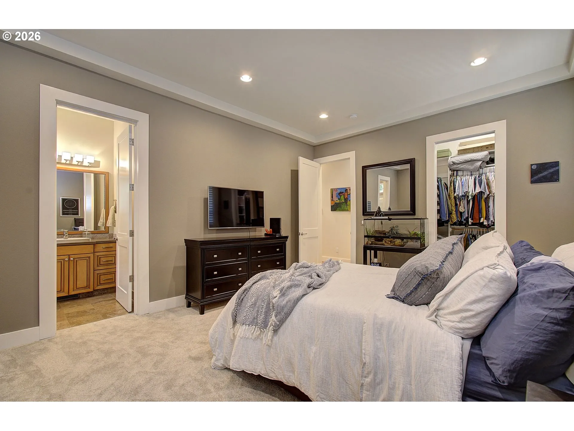 Bedroom-Full Bathroom
