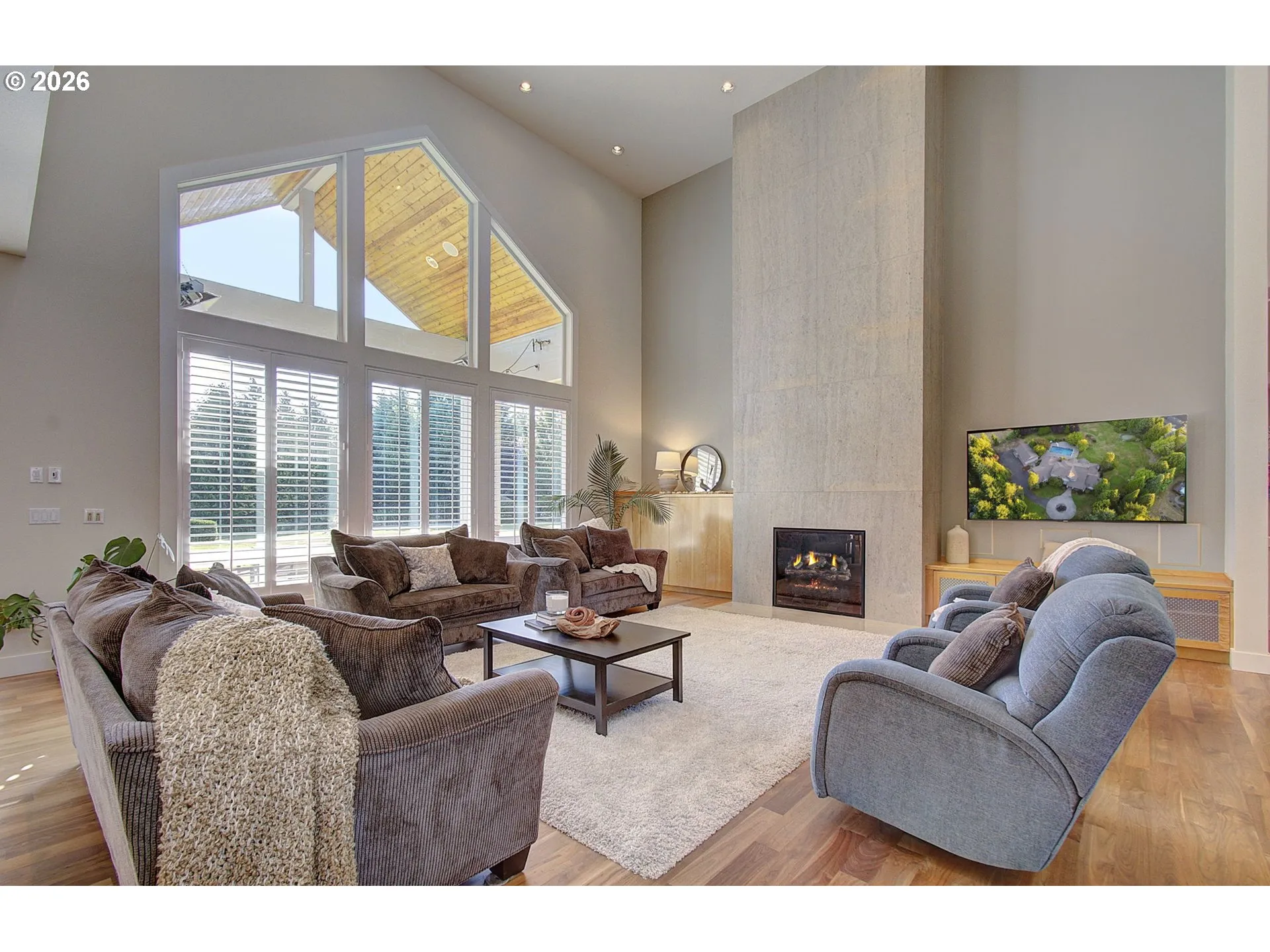 Living Room-Fireplace