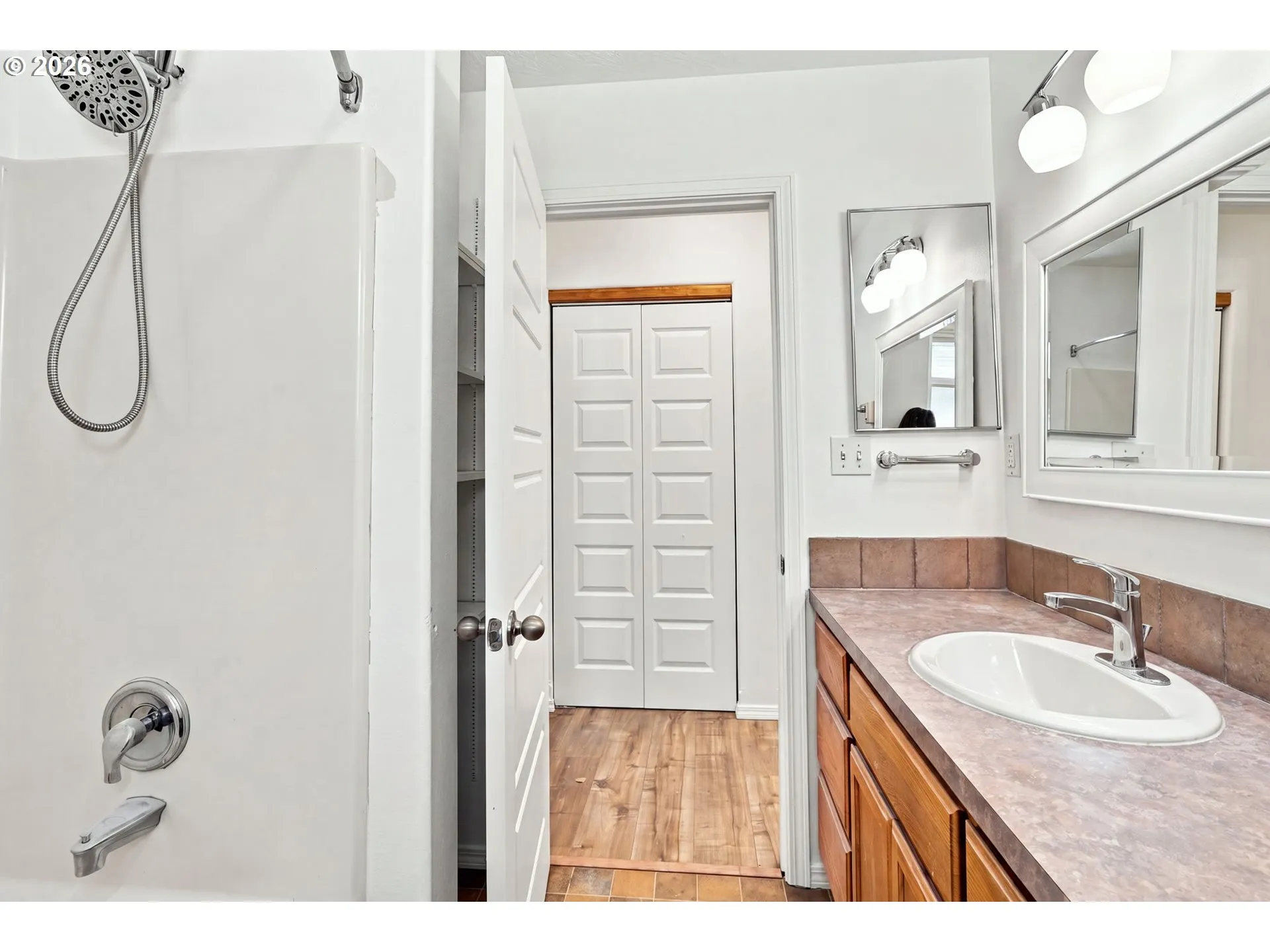 Bathroom-Upper