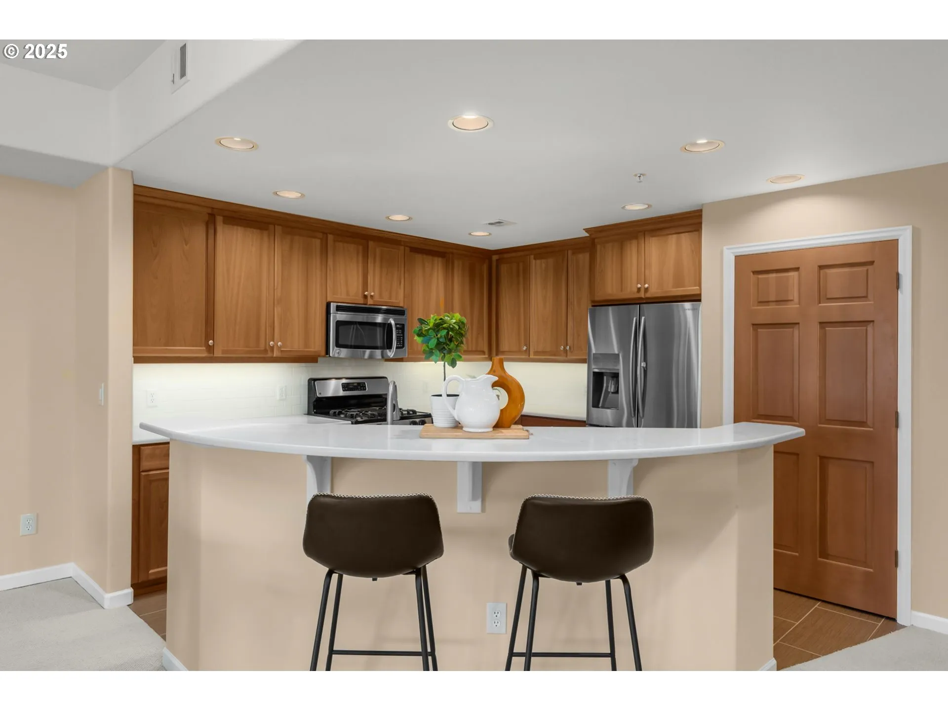 Kitchen-Breakfast Bar