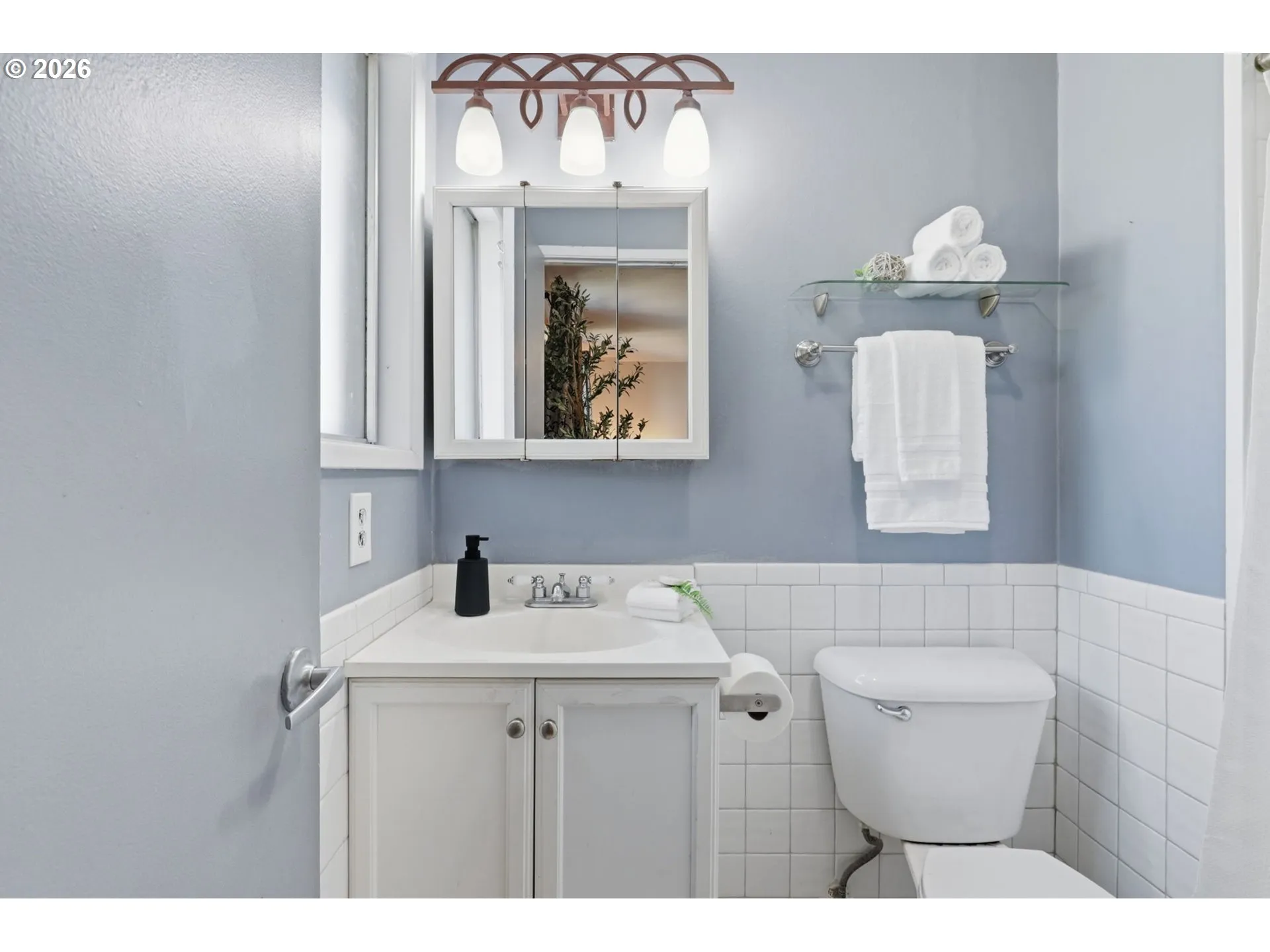 Primary Bedroom-Attached Bathroom
