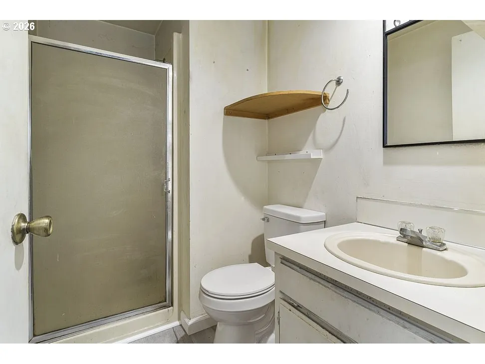 Bathroom, Attached-Upper