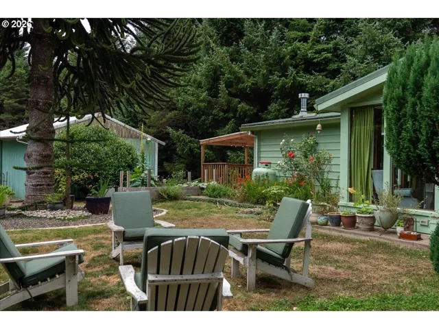 Yard-Fenced