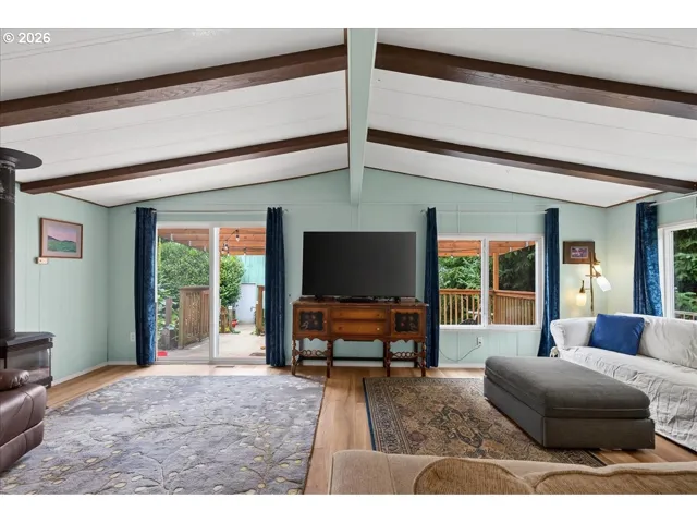Living Room-Fireplace