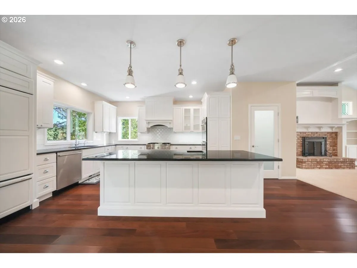 Kitchen-Eating Area