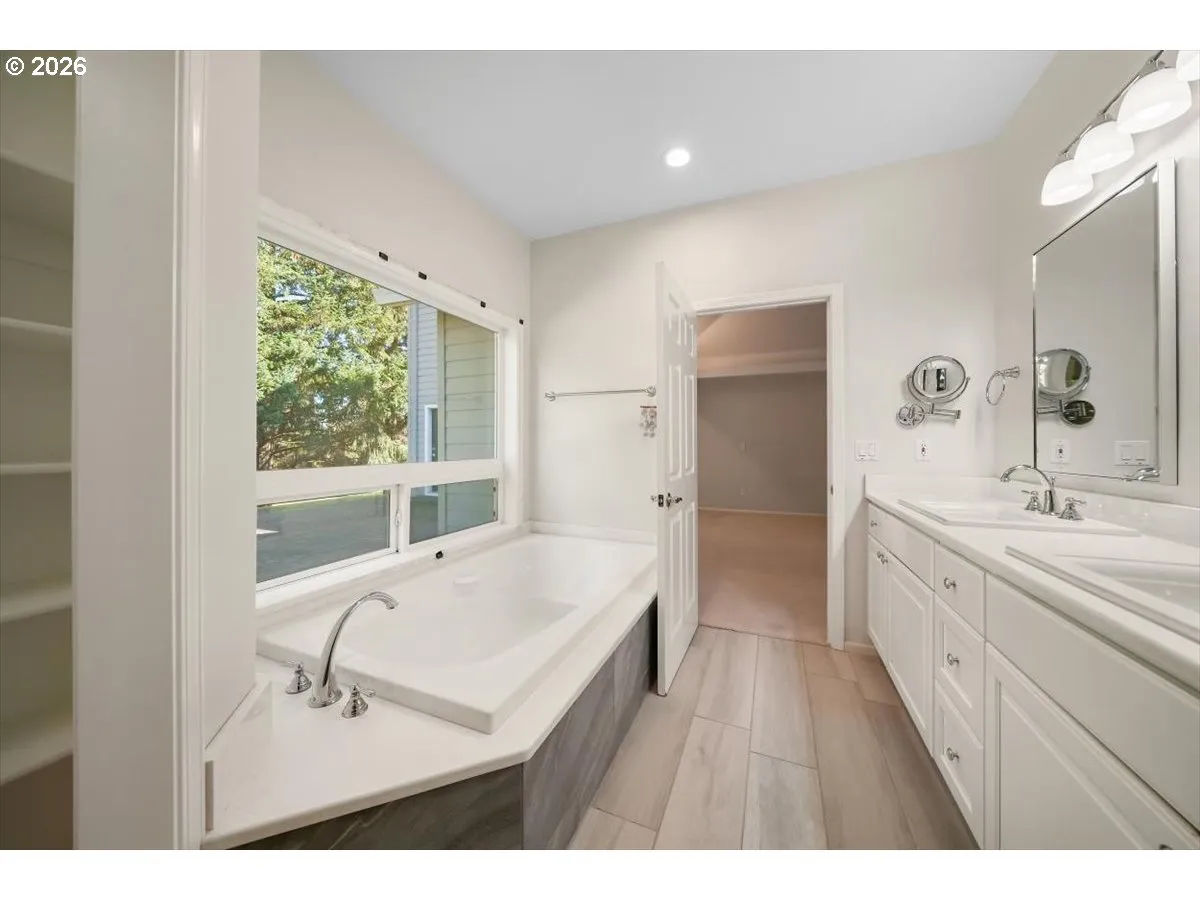 Owner's Suite Bathroom-Garden Tub