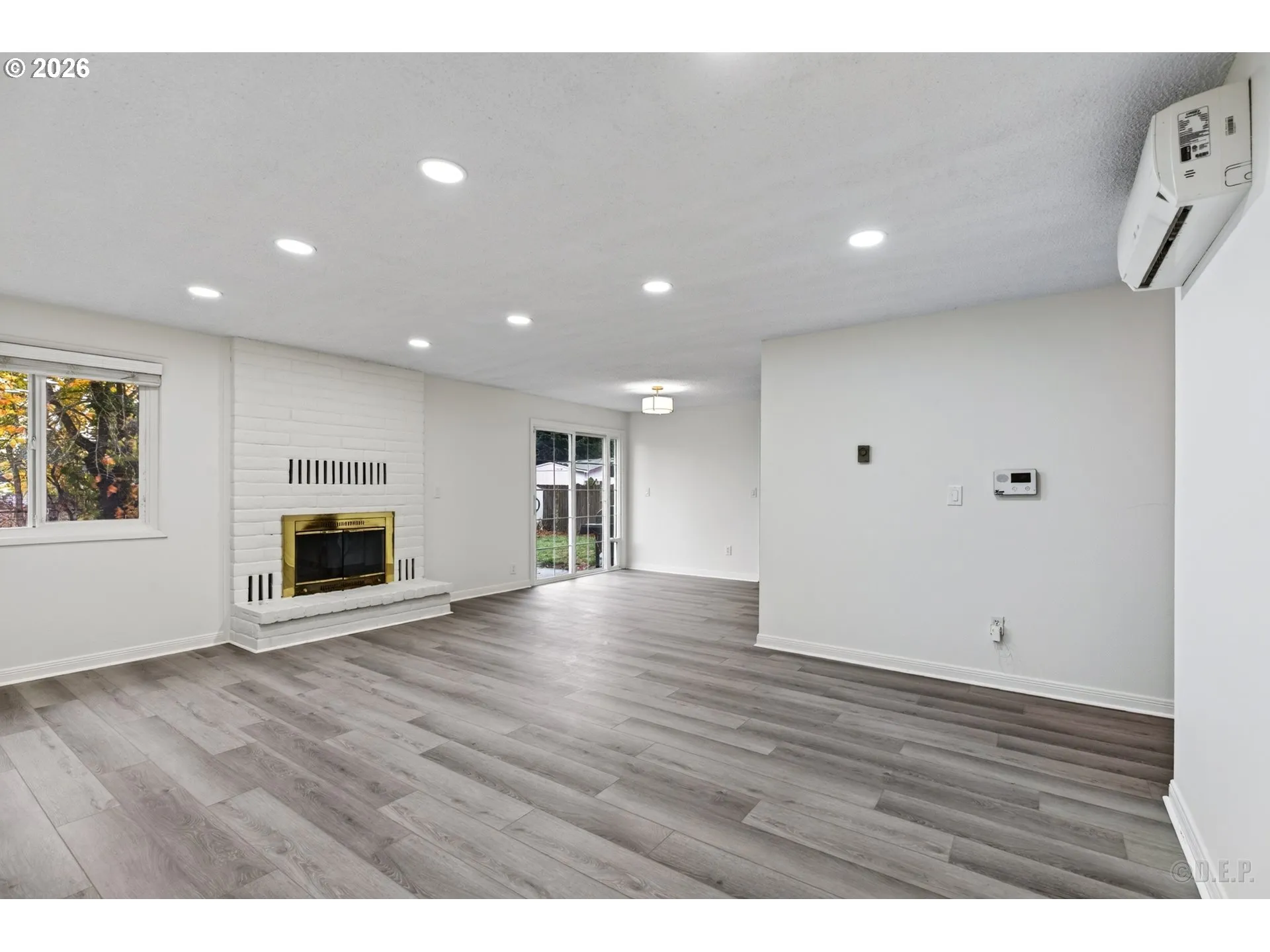 Living Room-Fireplace