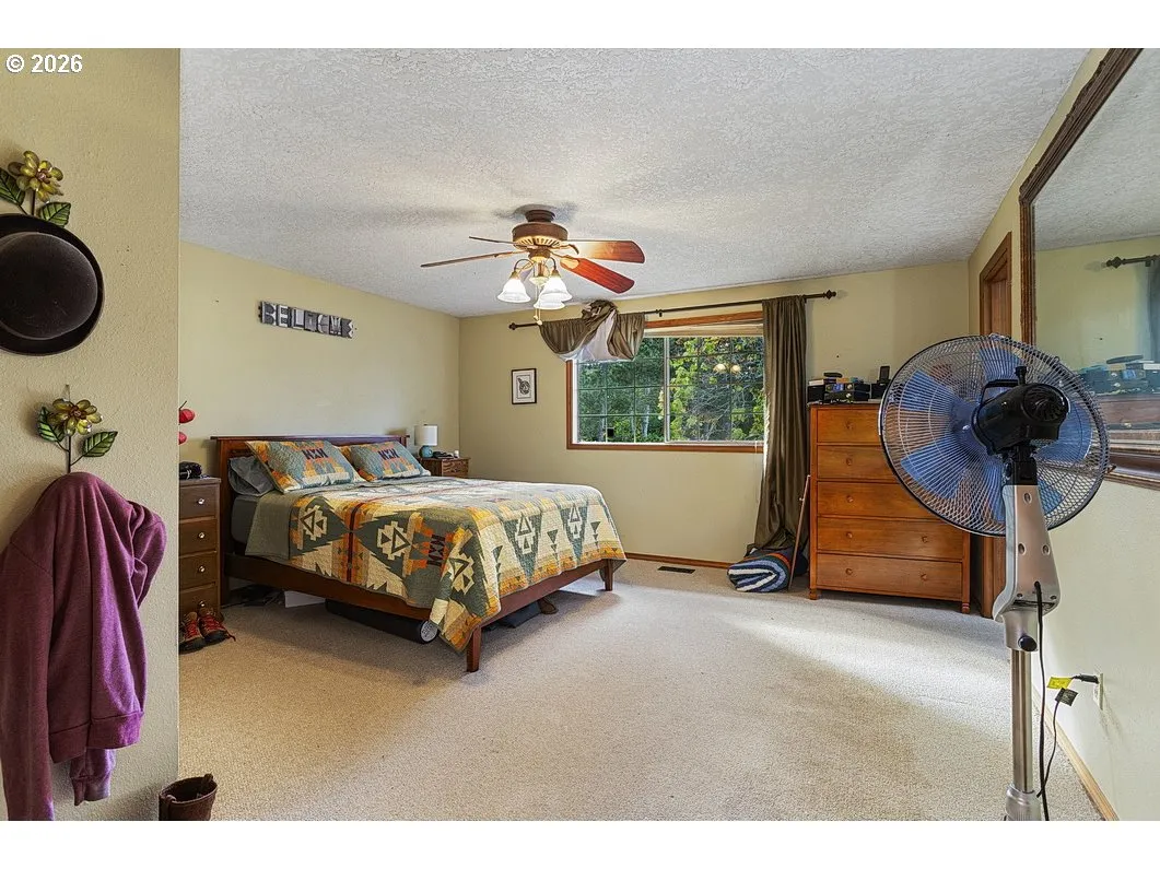 Primary Bedroom-Upper