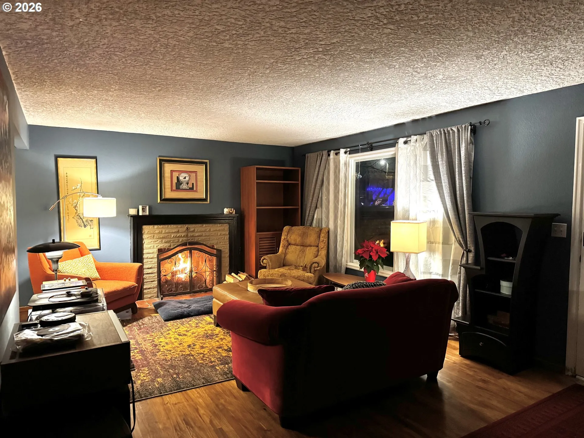 Living Room-Fireplace