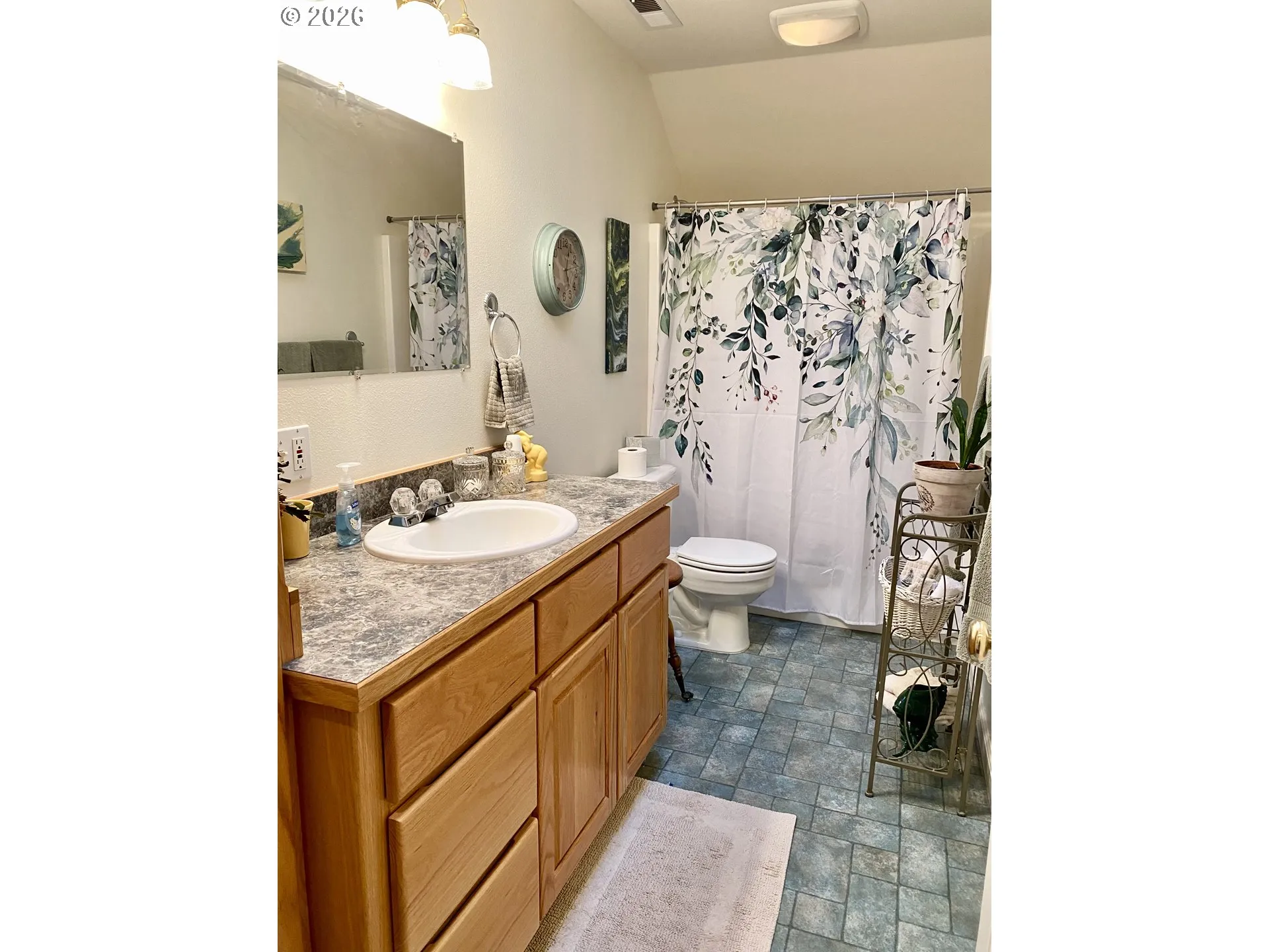 Bathroom-Upper