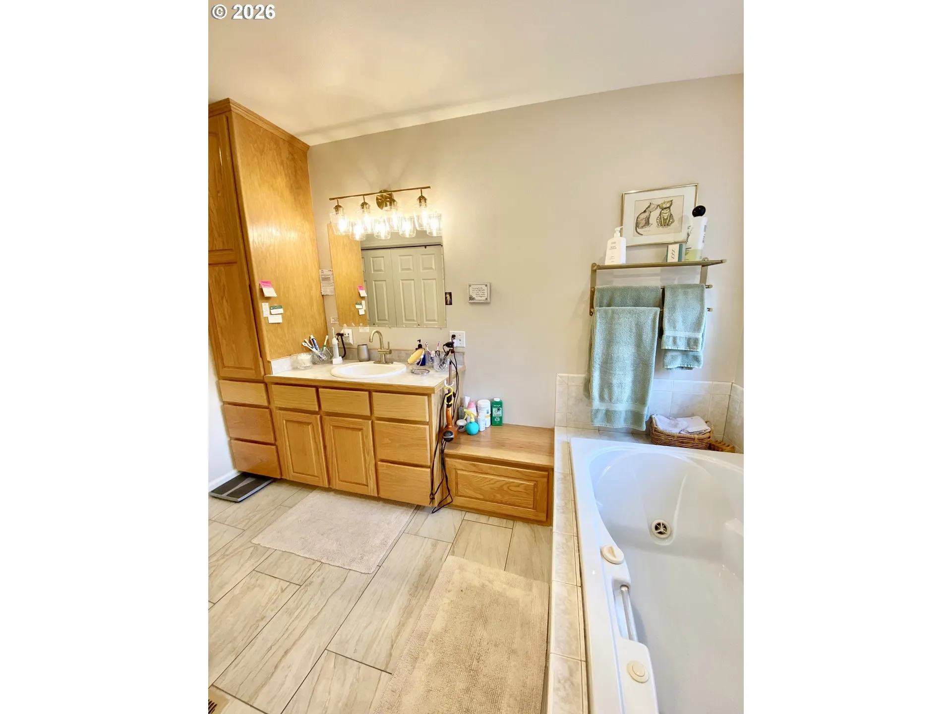 Bathroom, Attached-Walk-In Closet